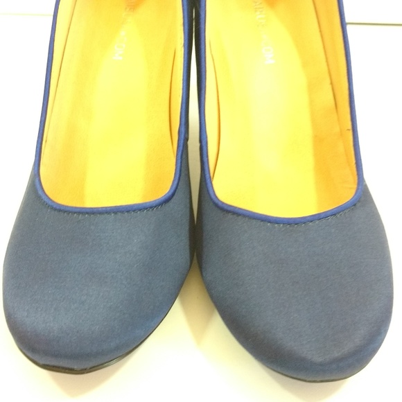 Blue Velvet Marias Heels Size 9 - Picture 4 of 7